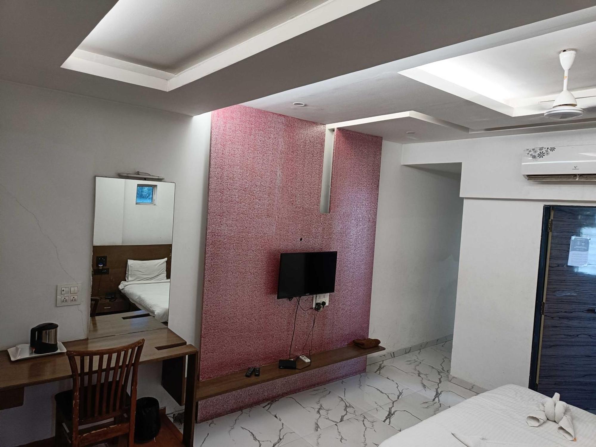 Hotel Spot On Harihar Lodging And Yatri Niwas Kolhapur Zewnętrze zdjęcie
