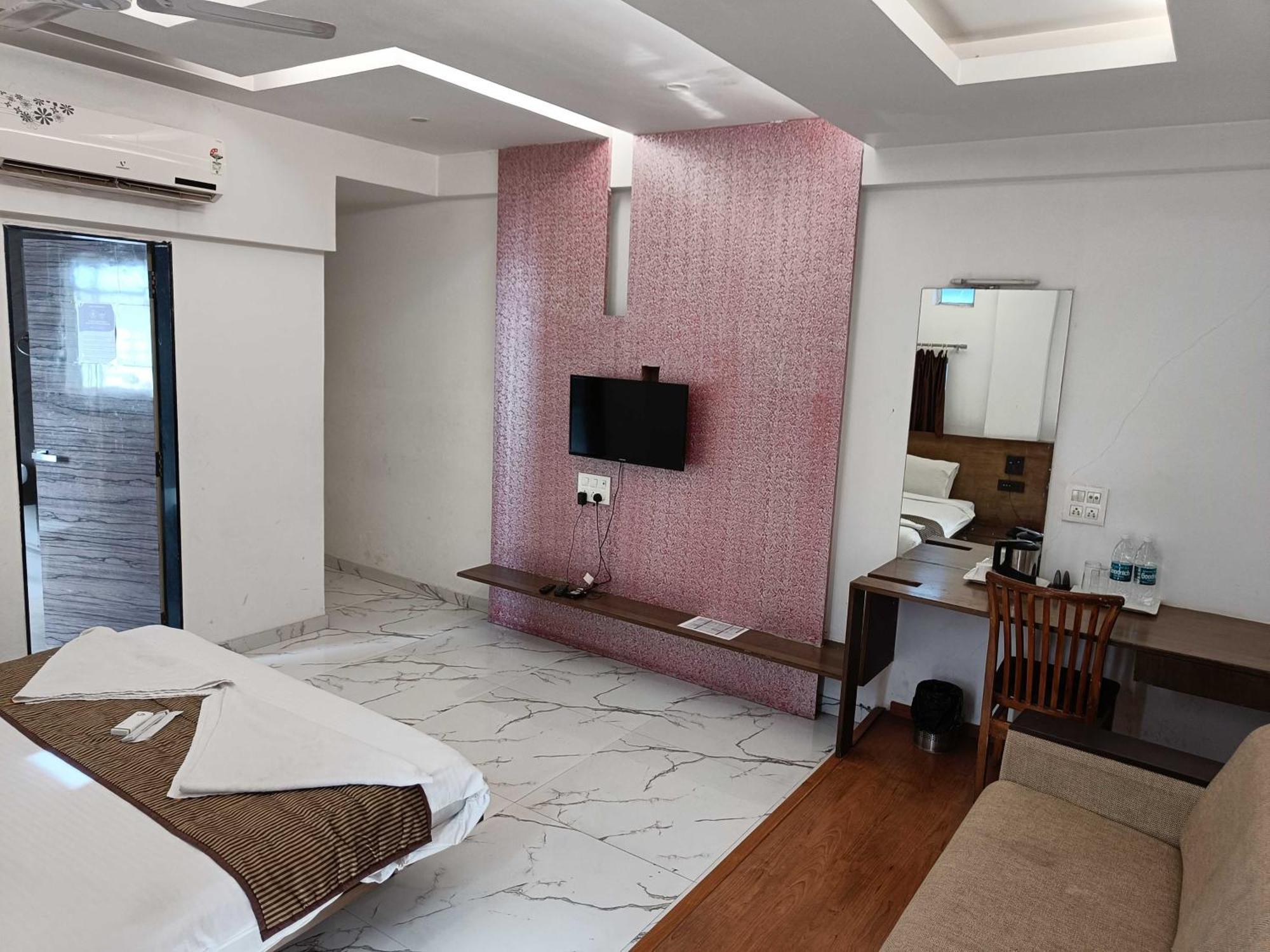 Hotel Spot On Harihar Lodging And Yatri Niwas Kolhapur Zewnętrze zdjęcie