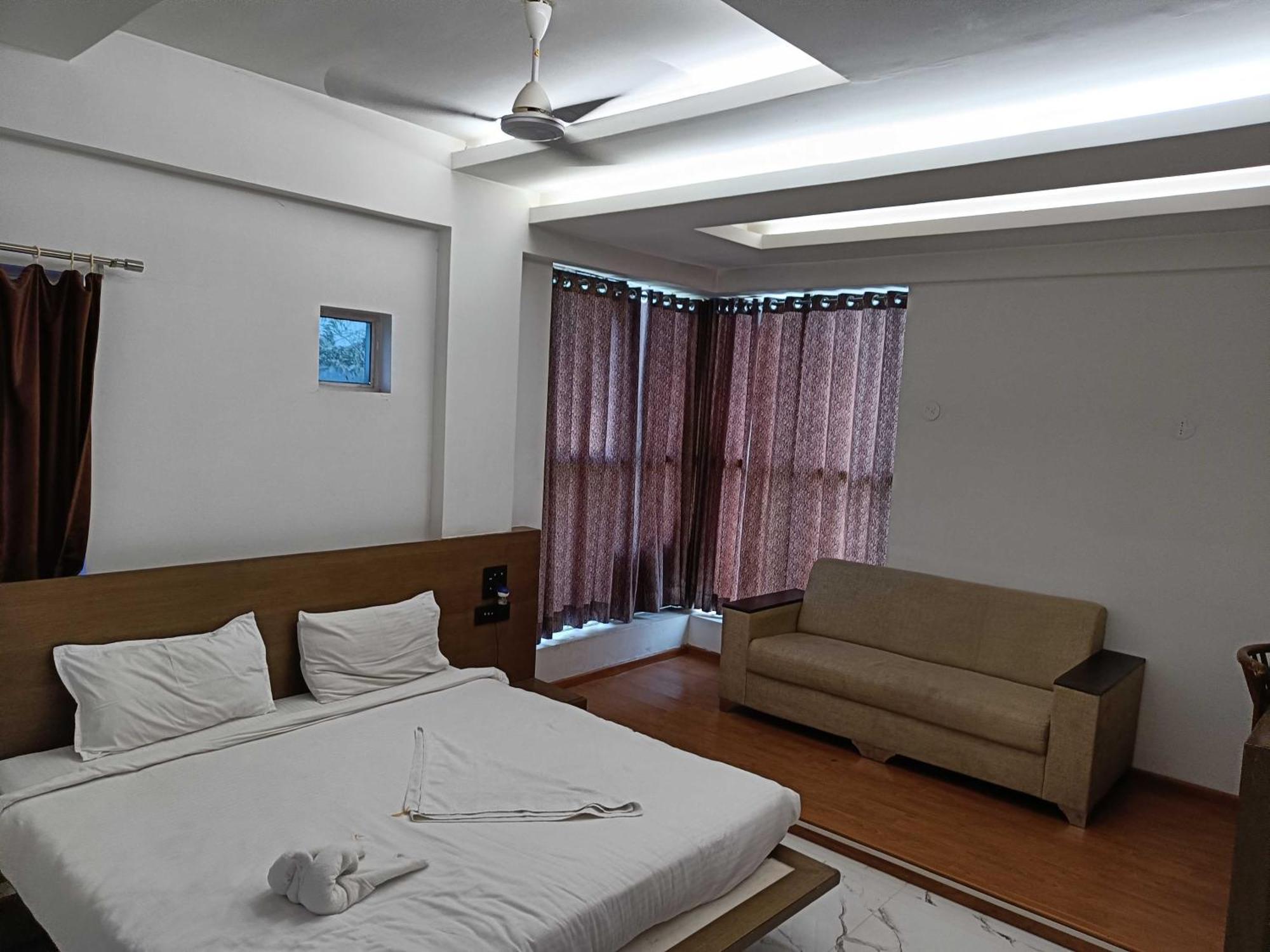 Hotel Spot On Harihar Lodging And Yatri Niwas Kolhapur Zewnętrze zdjęcie